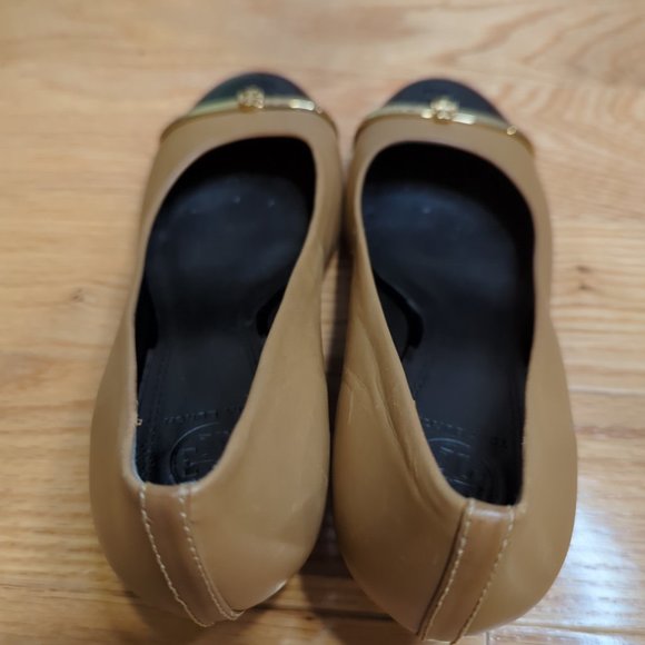 Tory Burch Pacey Brown Leather Black Cap Toe +gold bar 2.5" Wedge Heel EUC 6.5 - Picture 3 of 7